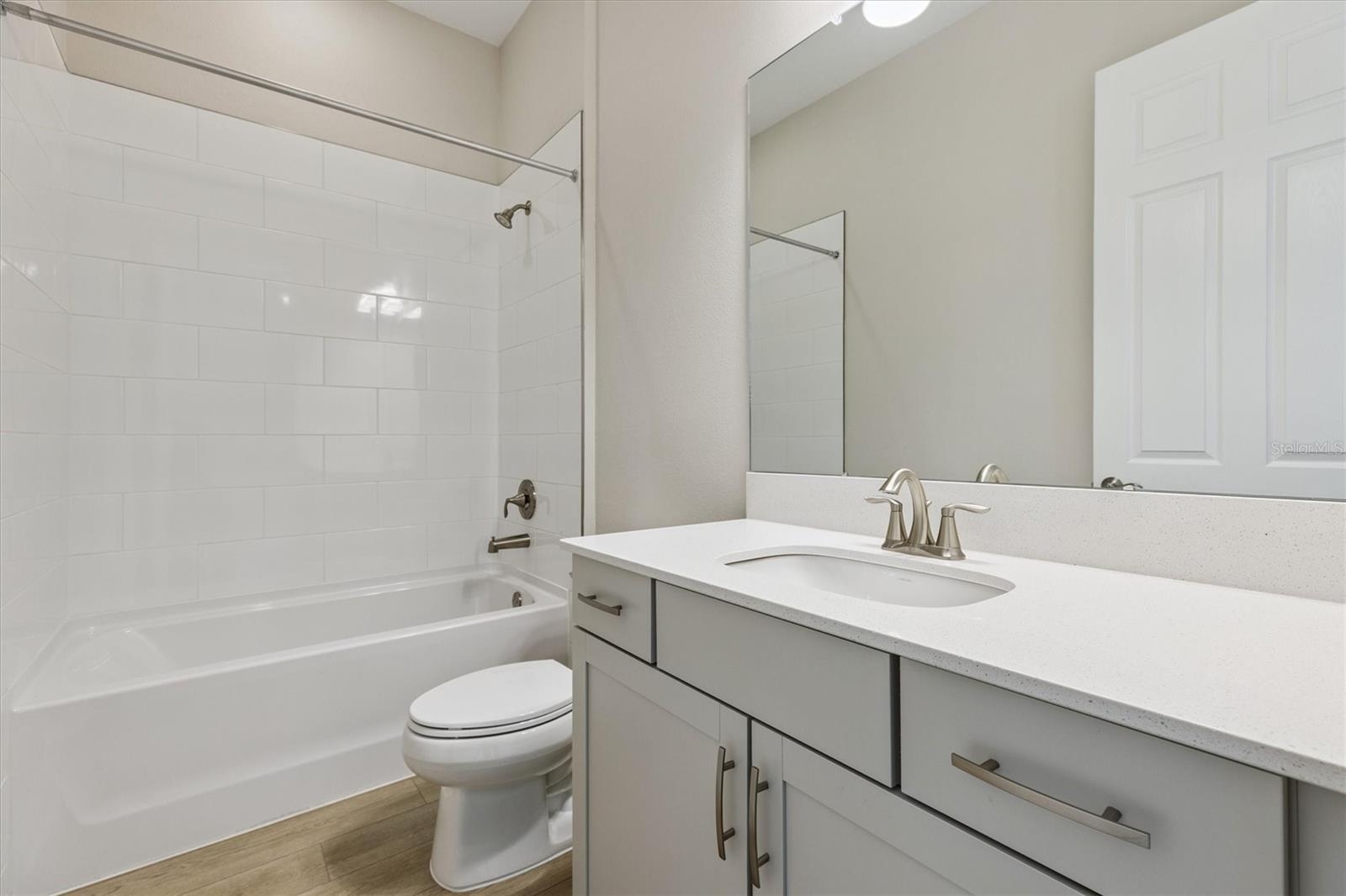 Listing photo id 18 for 10303 Surrey Rose Drive