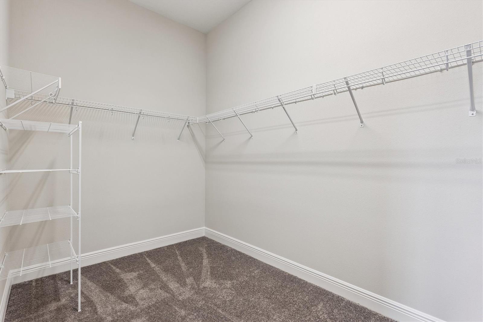 Listing photo id 7 for 10303 Surrey Rose Drive
