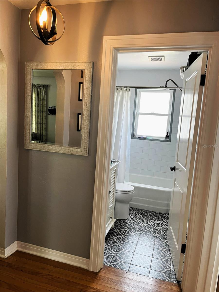 Image 22 of 49 For 931 35th Street N