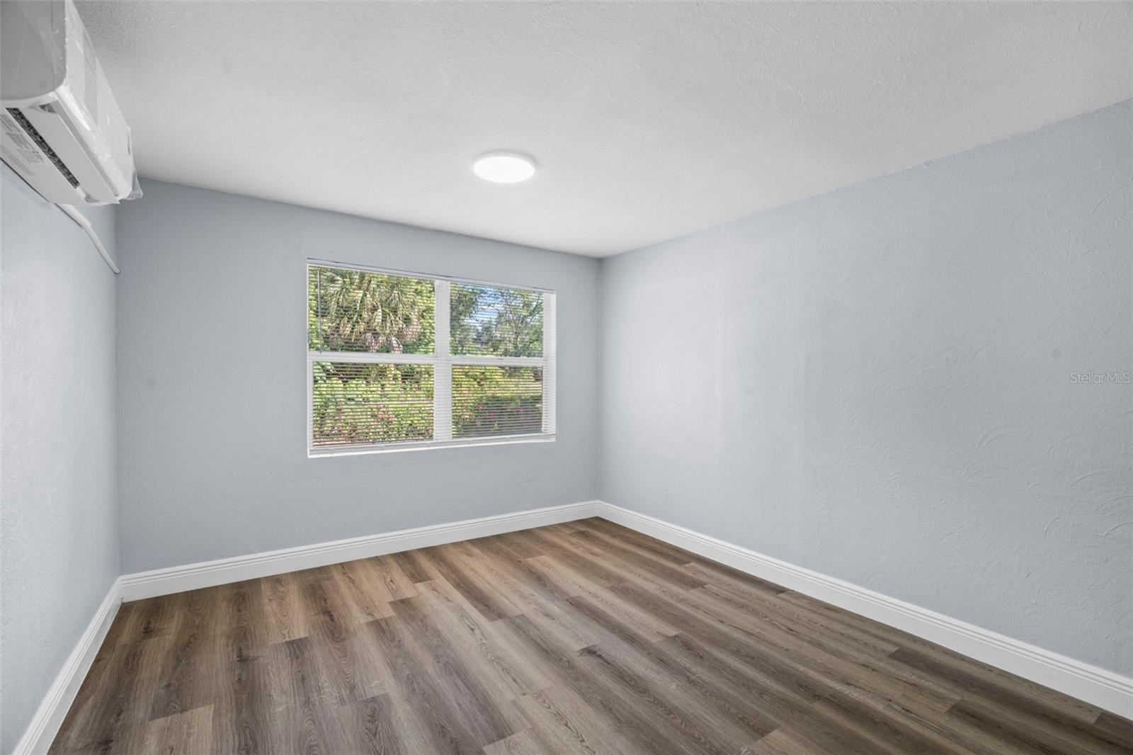 Image 21 of 34 For 6418 23rd Avenue