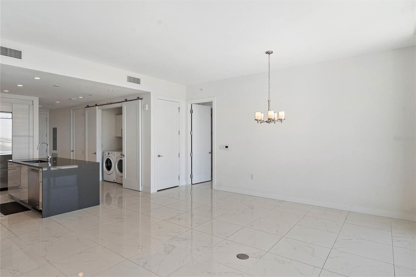 Image 10 of 58 For 100 1st Avenue N 3307
