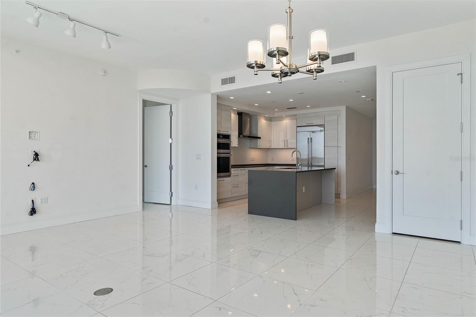 Image 11 of 58 For 100 1st Avenue N 3307