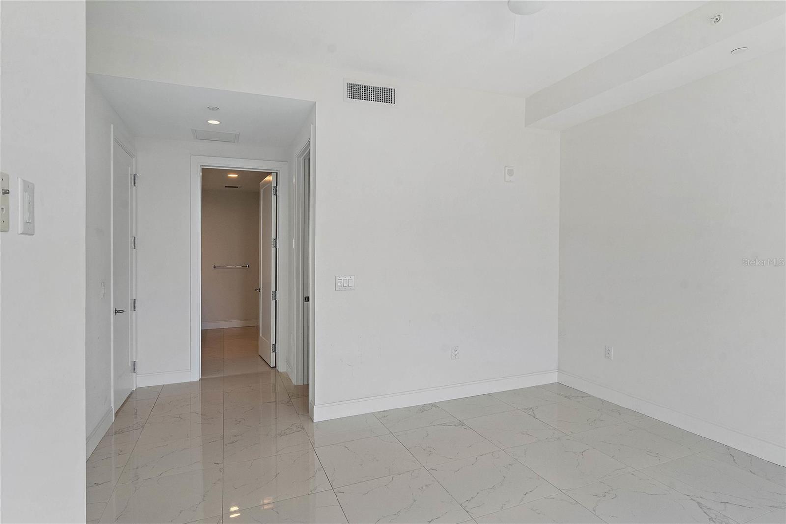Image 23 of 58 For 100 1st Avenue N 3307