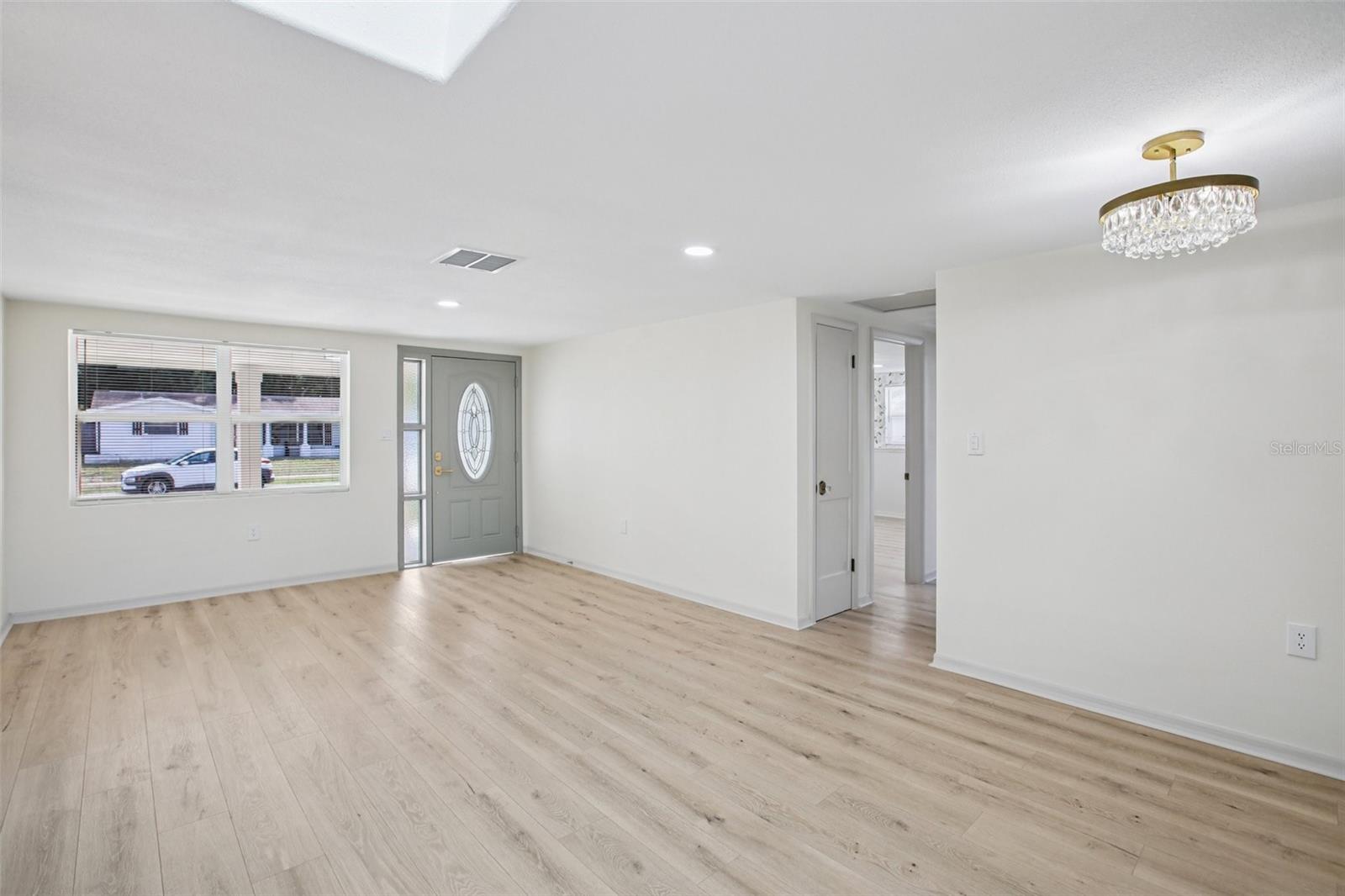 Image 11 of 44 For 5753 10th Avenue