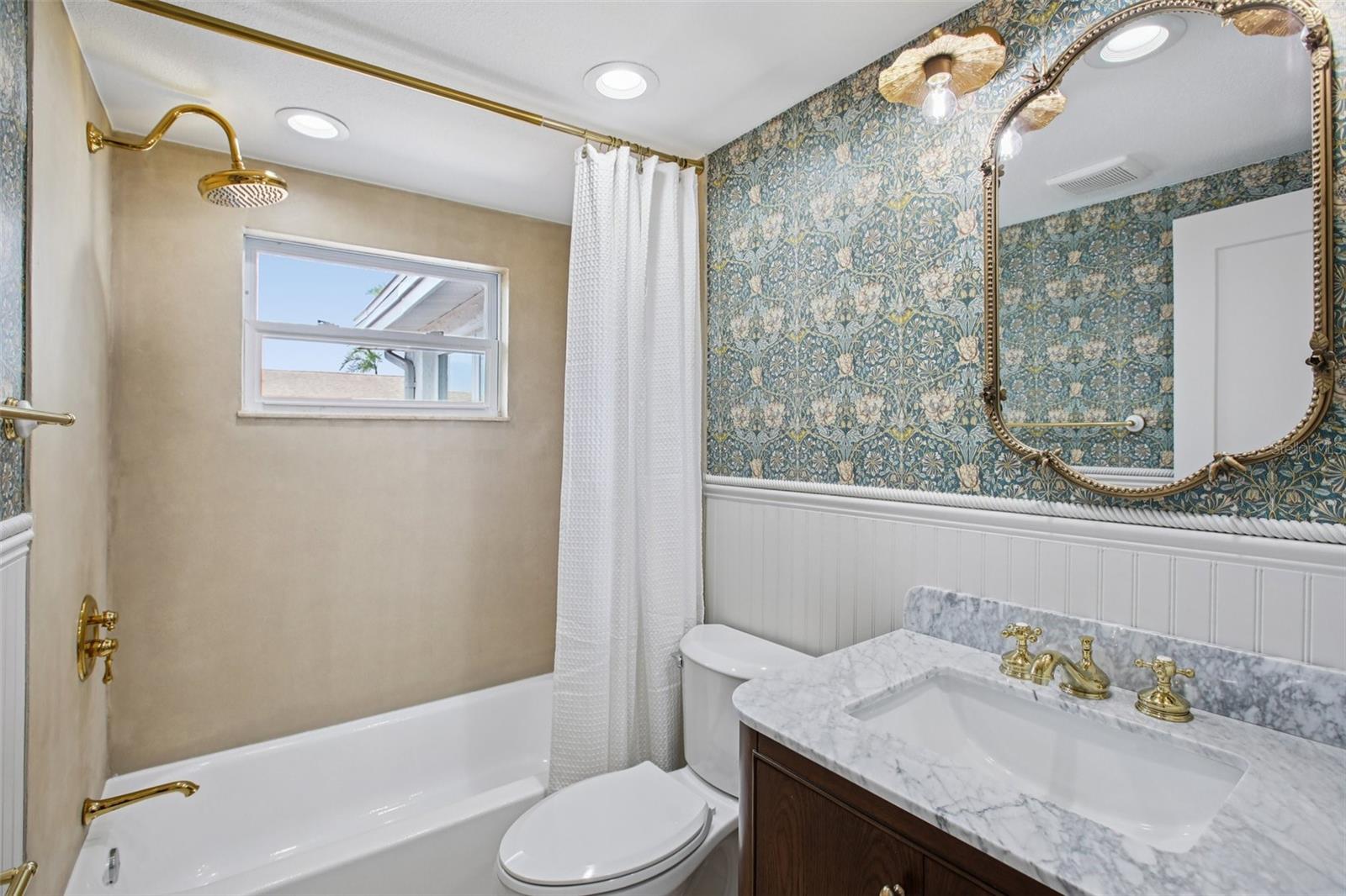Image 22 of 44 For 5753 10th Avenue