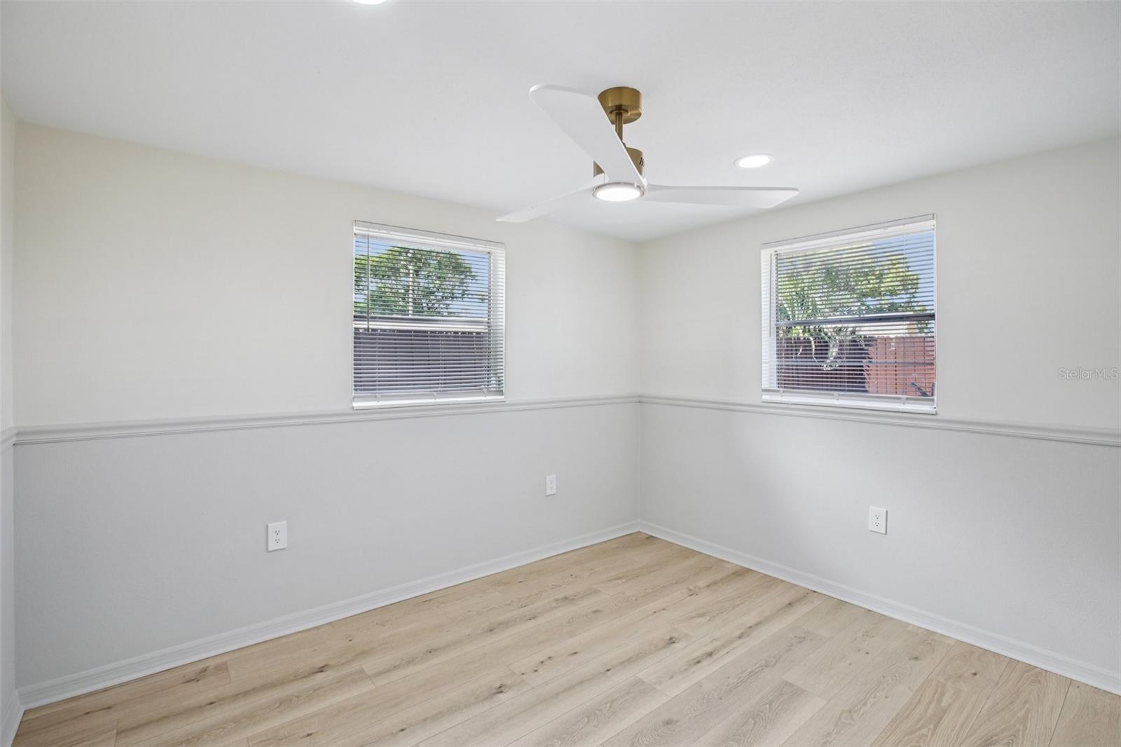 Image 24 of 44 For 5753 10th Avenue