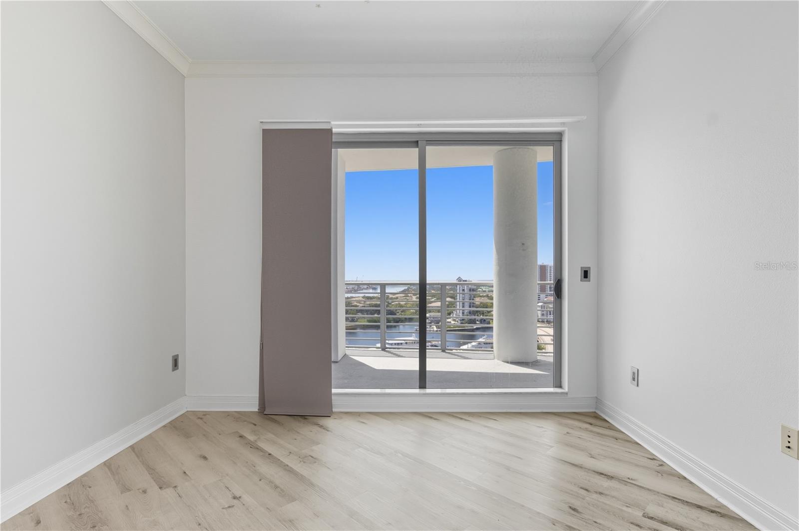 Image 14 of 59 For 449 12th Street 1504