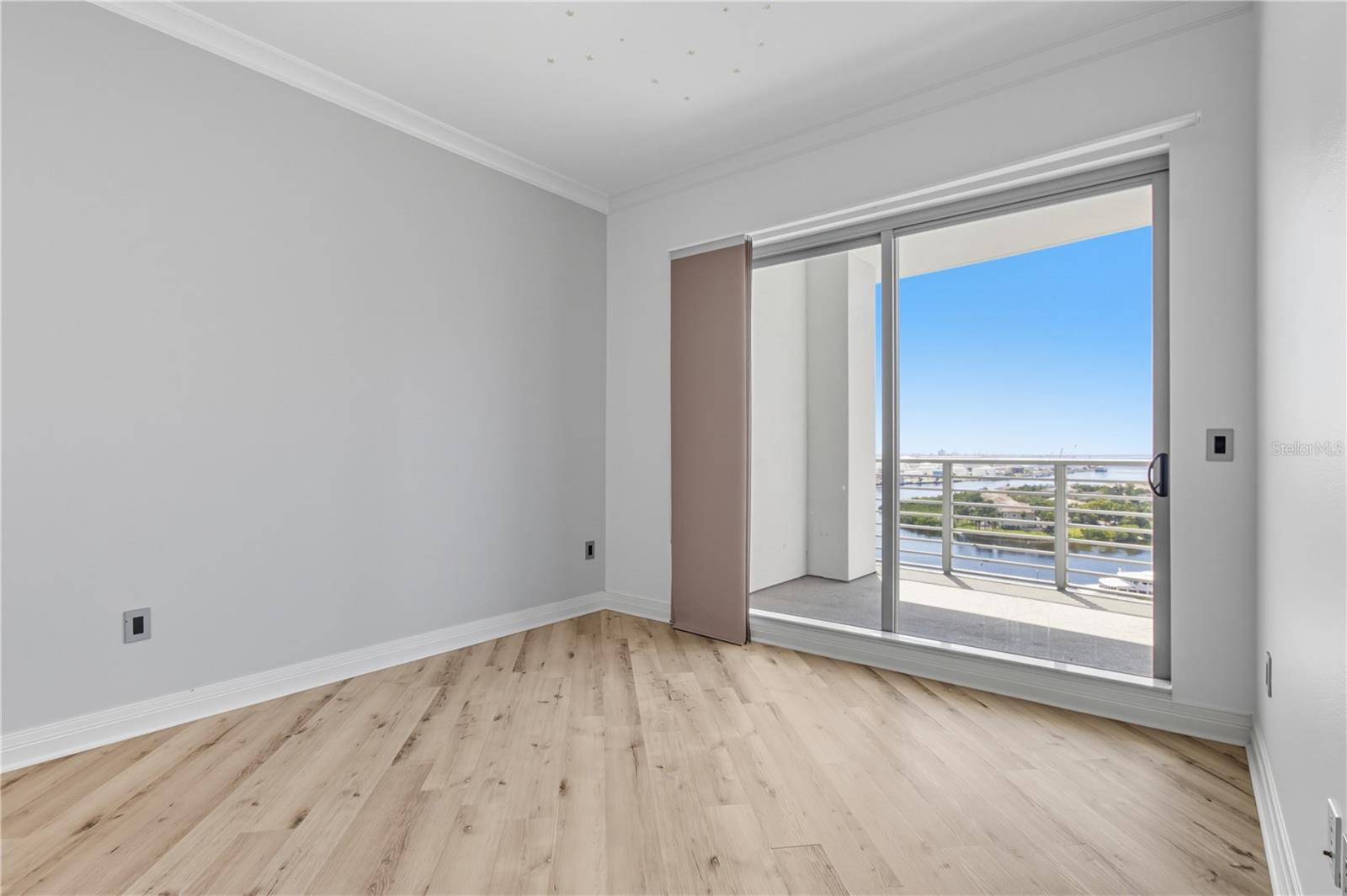Image 33 of 59 For 449 12th Street 1504