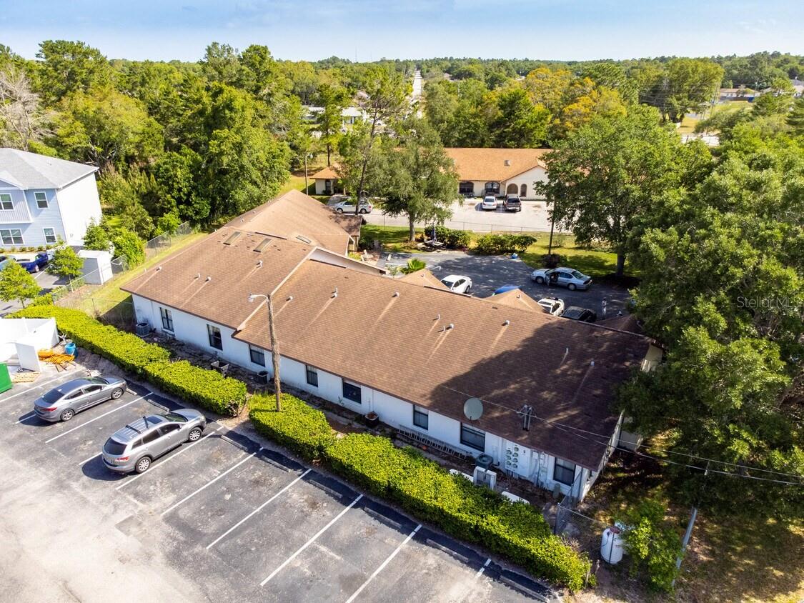 Listing photo id 11 for 4407 Millwood Road