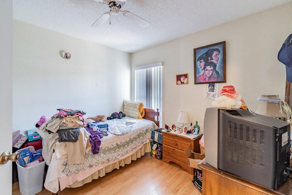 Listing photo id 14 for 4407 Millwood Road