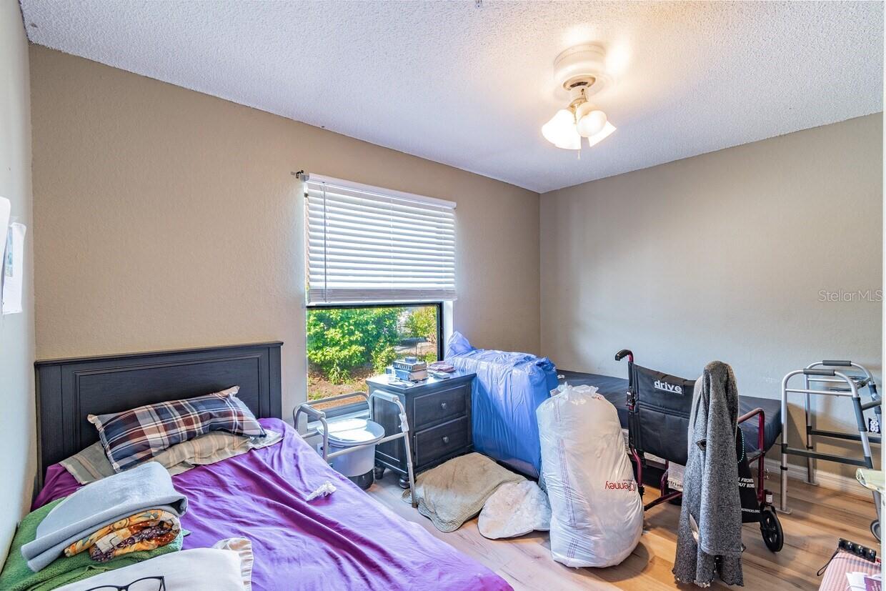 Listing photo id 15 for 4407 Millwood Road