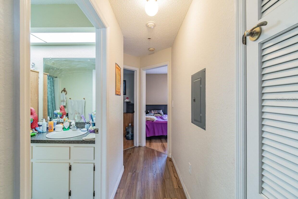 Listing photo id 16 for 4407 Millwood Road