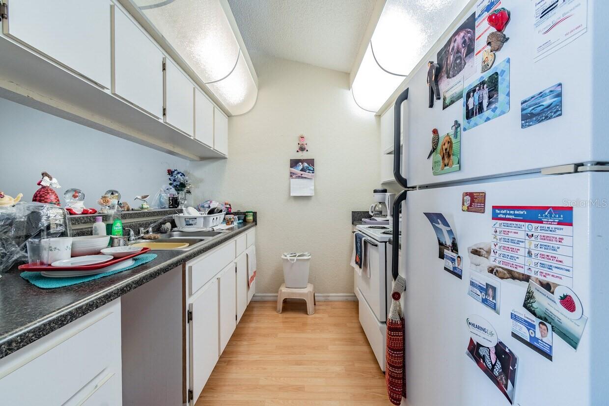 Listing photo id 18 for 4407 Millwood Road