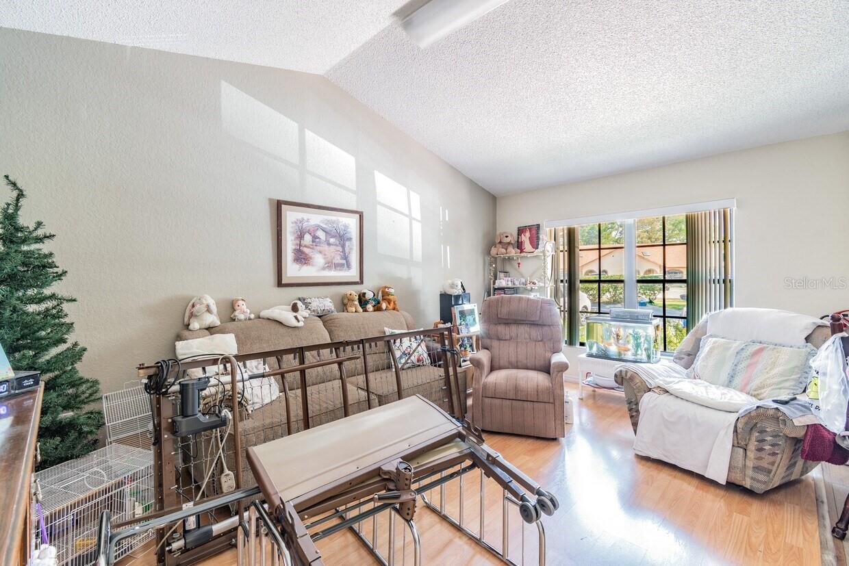 Listing photo id 20 for 4407 Millwood Road