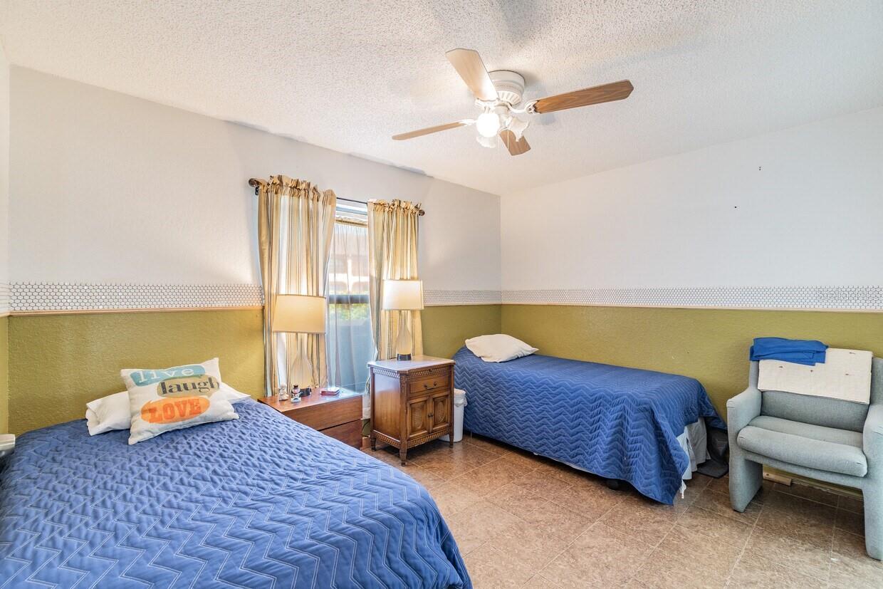 Listing photo id 21 for 4407 Millwood Road