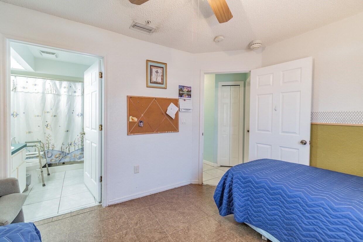 Listing photo id 22 for 4407 Millwood Road
