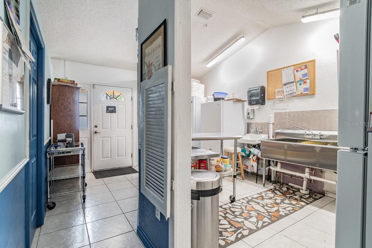 Listing photo id 31 for 4407 Millwood Road