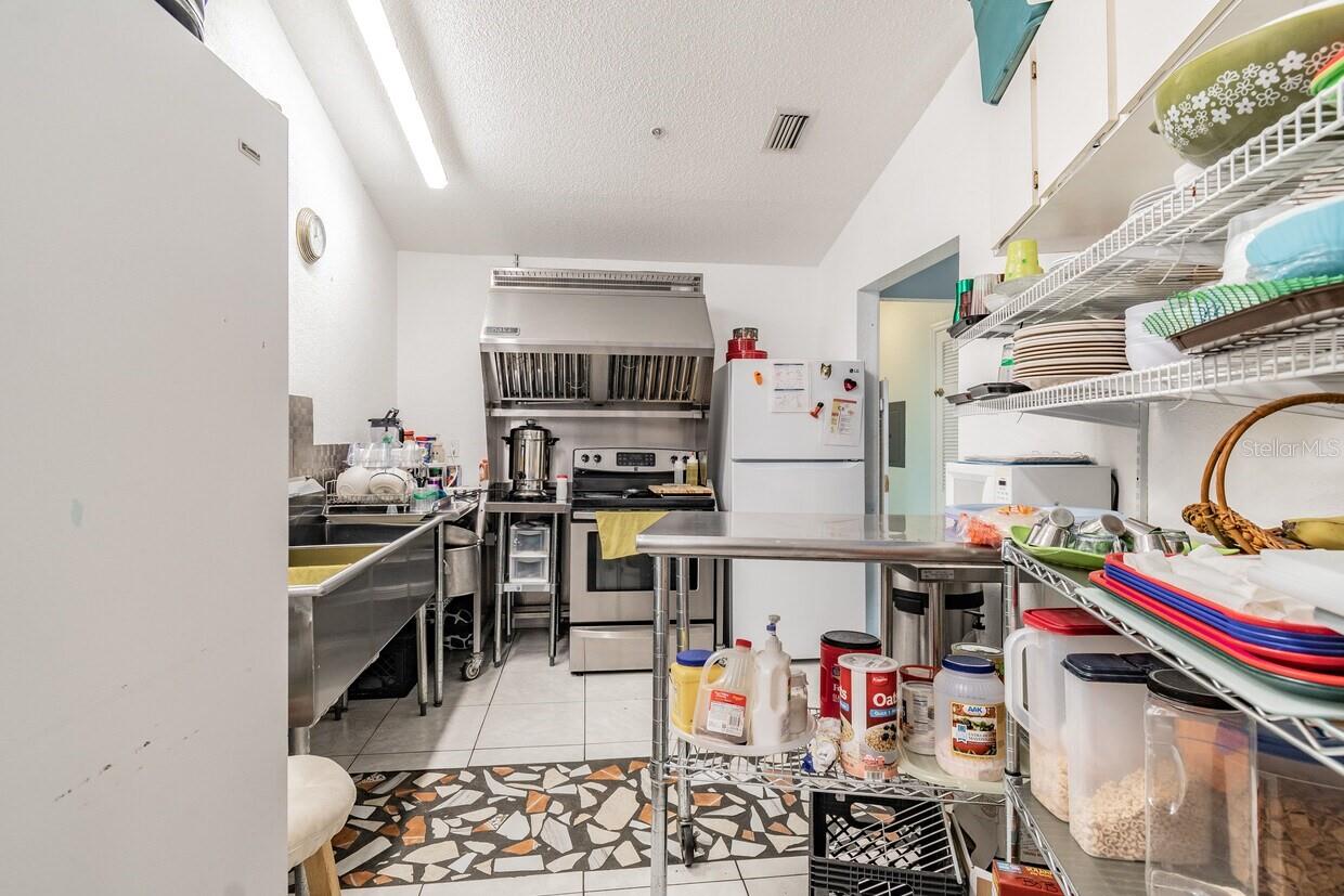 Listing photo id 35 for 4407 Millwood Road