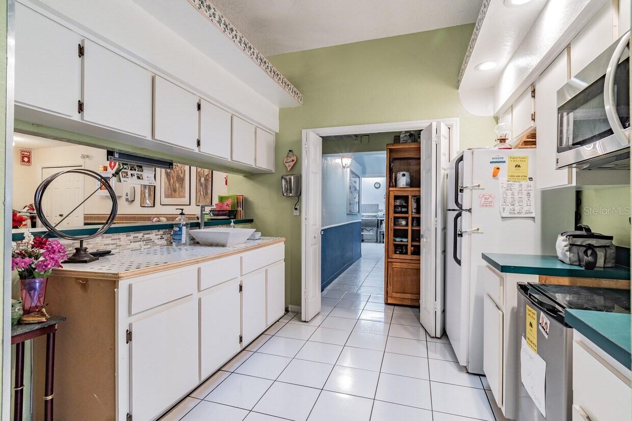 Listing photo id 41 for 4407 Millwood Road