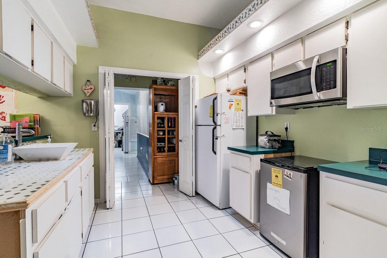 Listing photo id 42 for 4407 Millwood Road