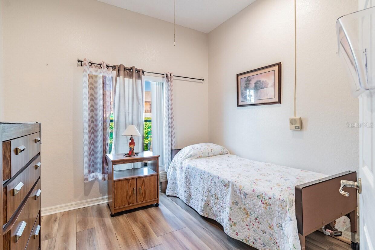 Listing photo id 47 for 4407 Millwood Road