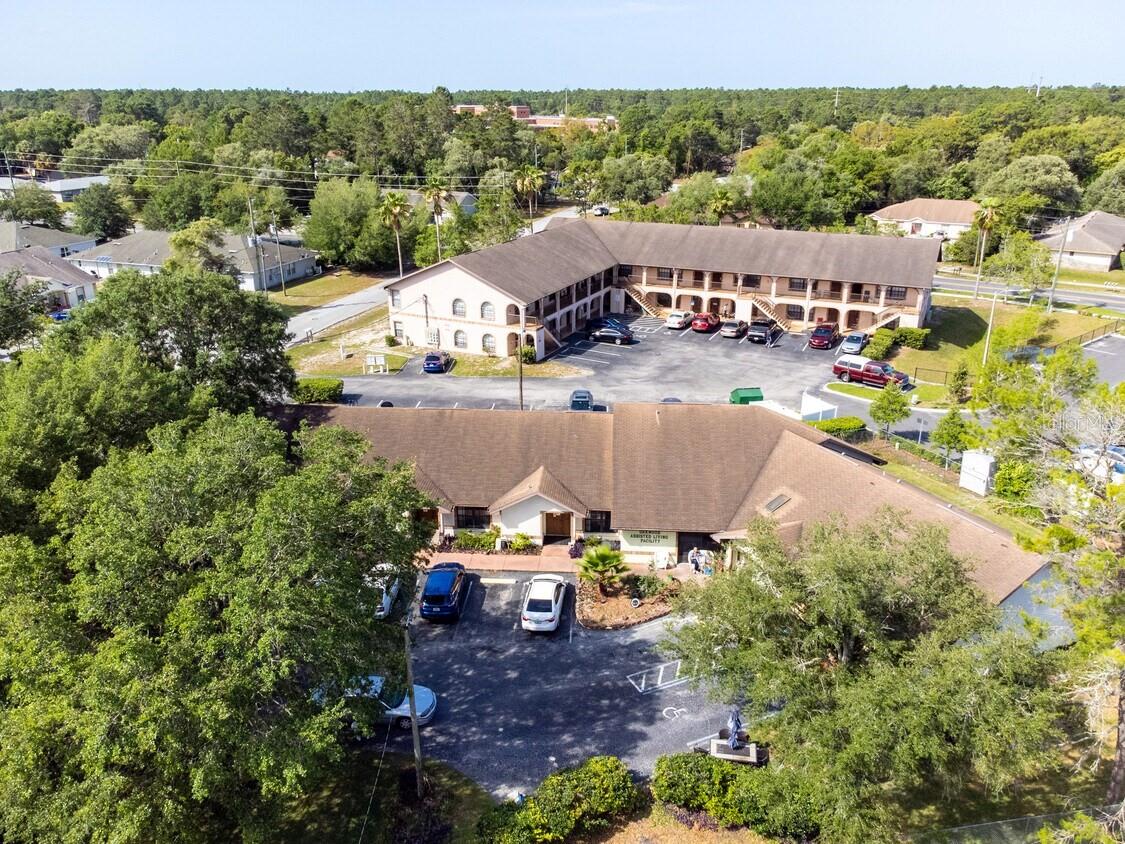 Listing photo id 3 for 4407 Millwood Road