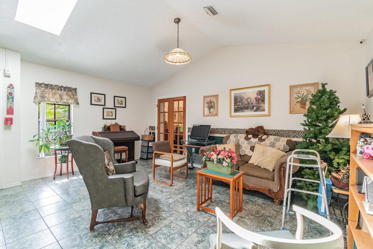 Listing photo id 50 for 4407 Millwood Road