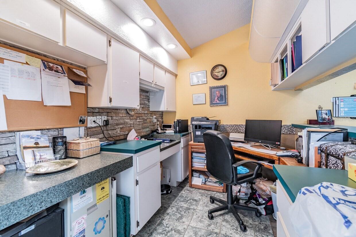 Listing photo id 51 for 4407 Millwood Road