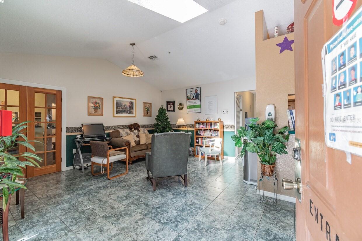 Listing photo id 55 for 4407 Millwood Road