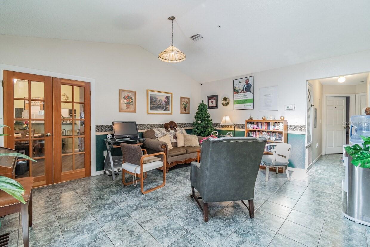Listing photo id 56 for 4407 Millwood Road