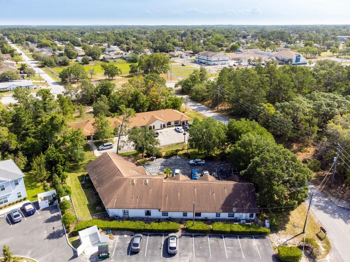 Listing photo id 4 for 4407 Millwood Road
