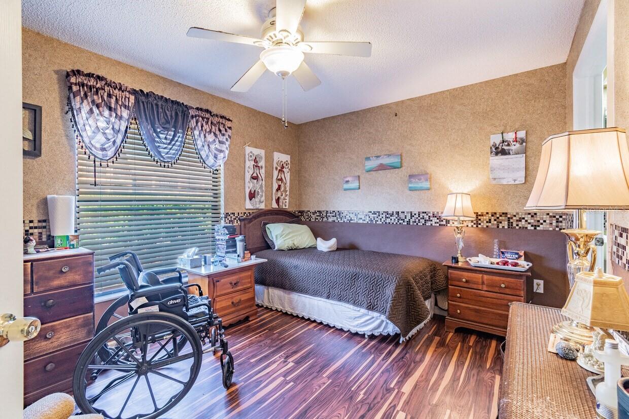 Listing photo id 60 for 4407 Millwood Road