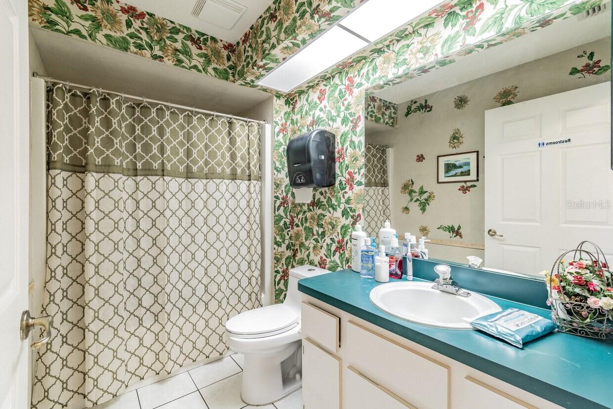 Listing photo id 61 for 4407 Millwood Road