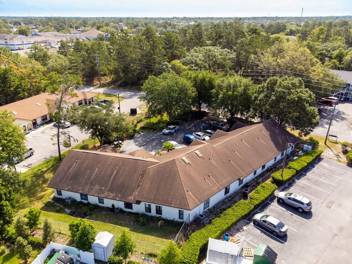 Listing photo id 5 for 4407 Millwood Road