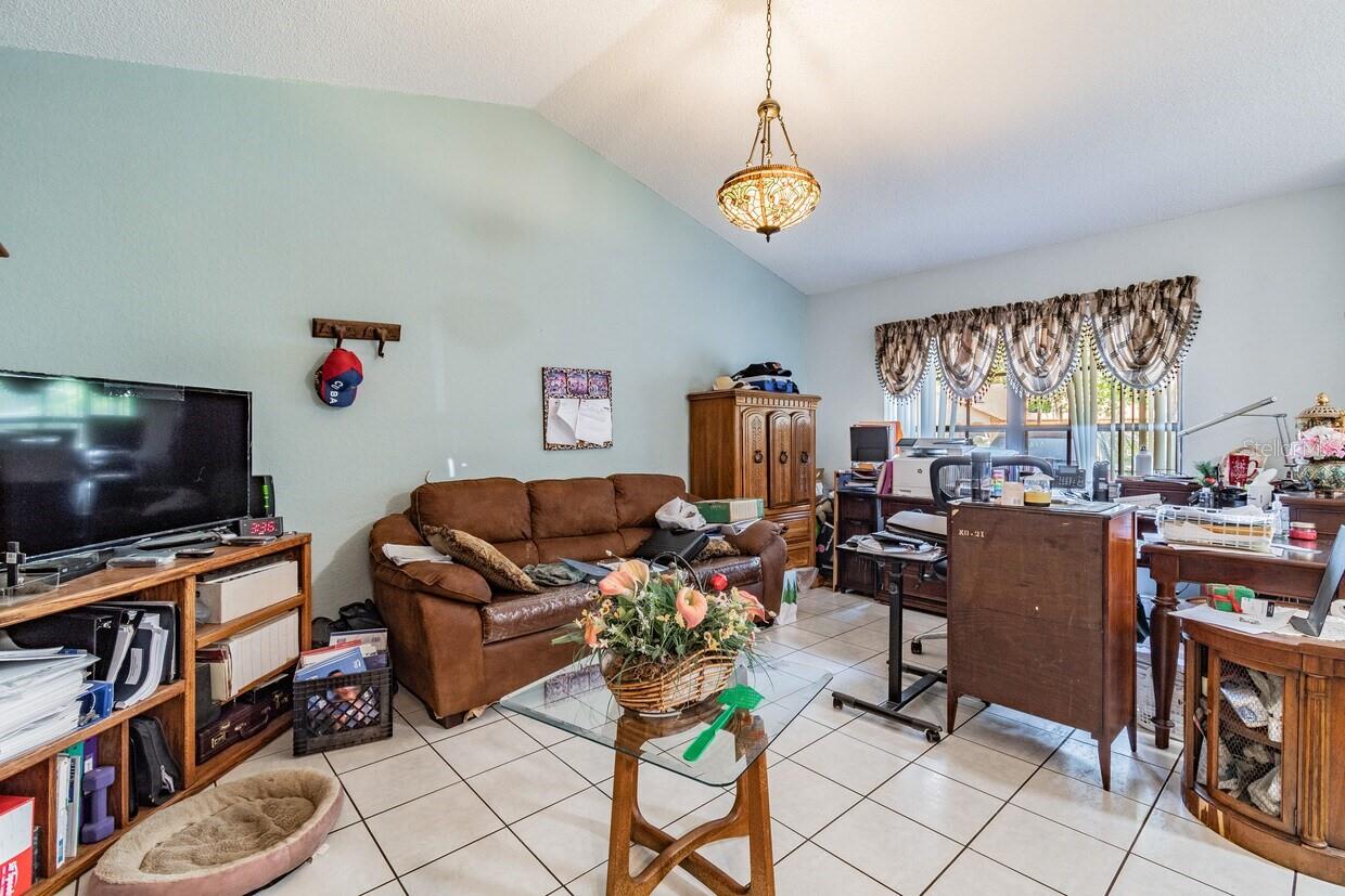 Listing photo id 69 for 4407 Millwood Road