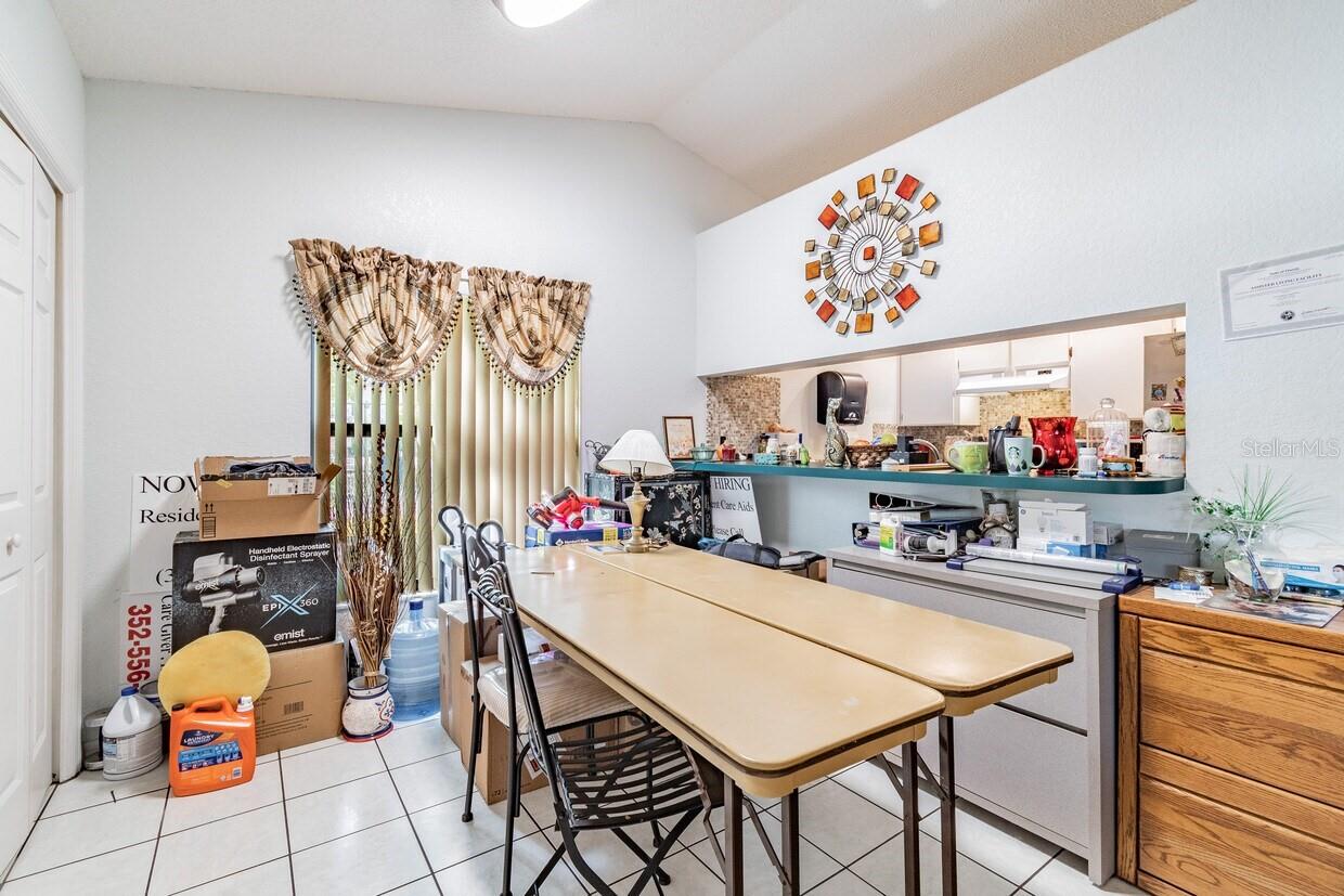 Listing photo id 70 for 4407 Millwood Road
