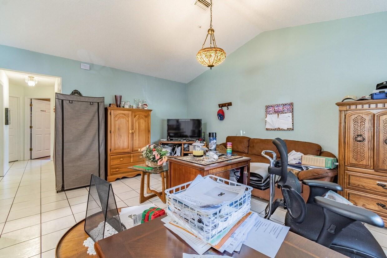 Listing photo id 74 for 4407 Millwood Road
