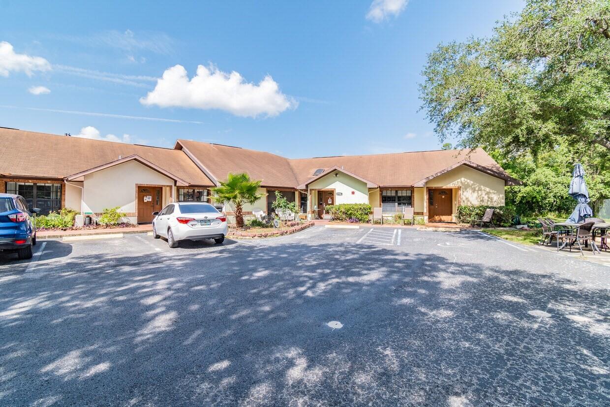 Listing photo id 80 for 4407 Millwood Road