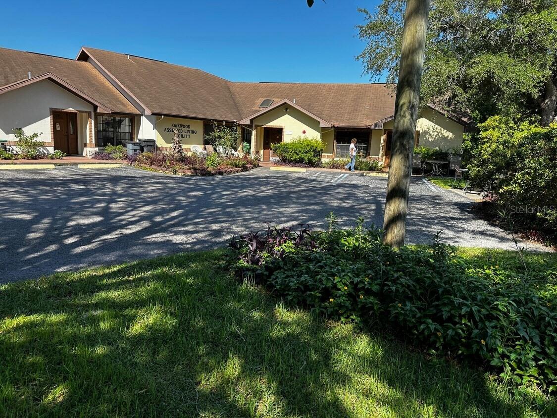 Listing photo id 7 for 4407 Millwood Road