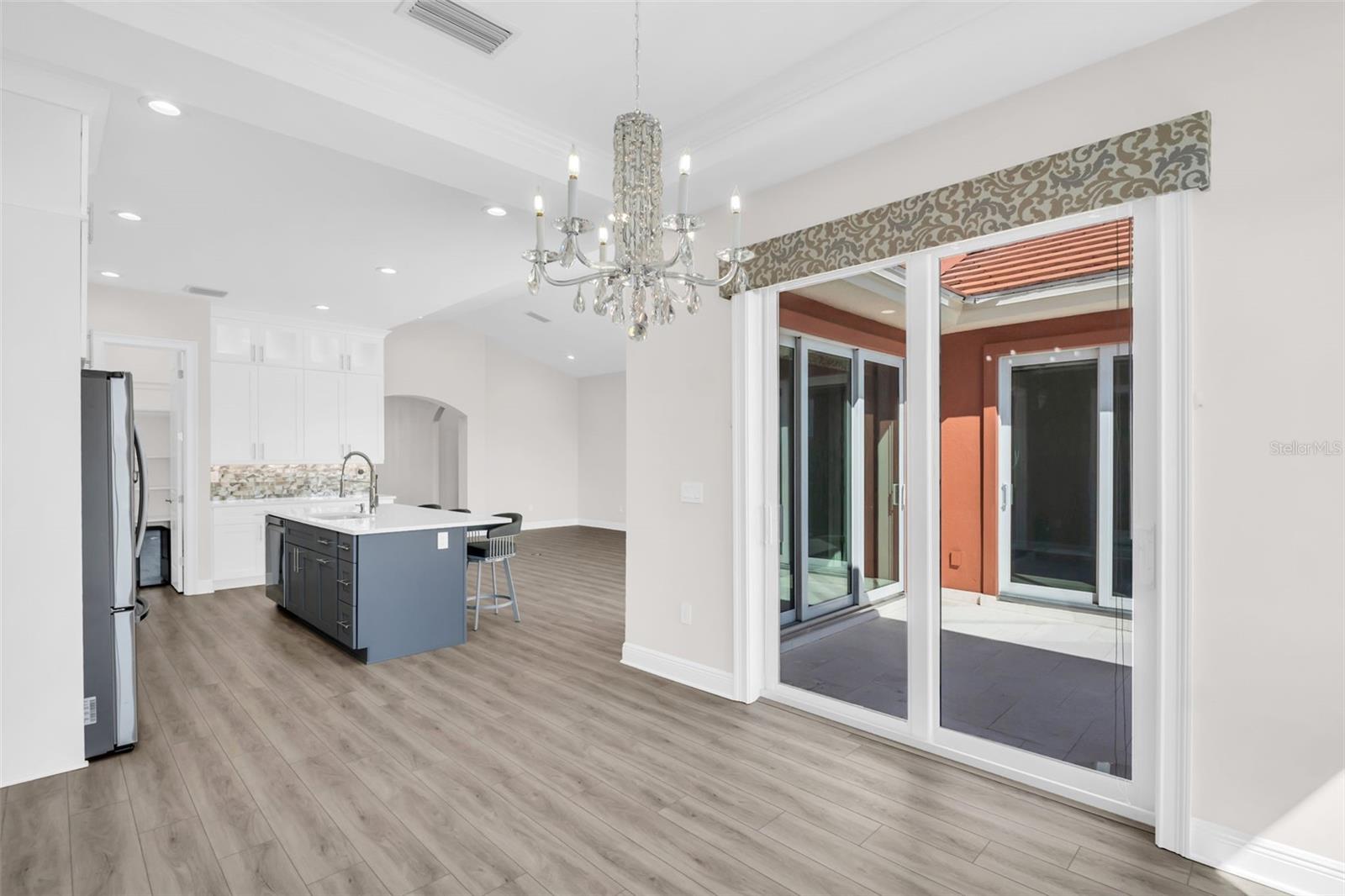 Listing photo id 10 for 11 Franklin Court S C