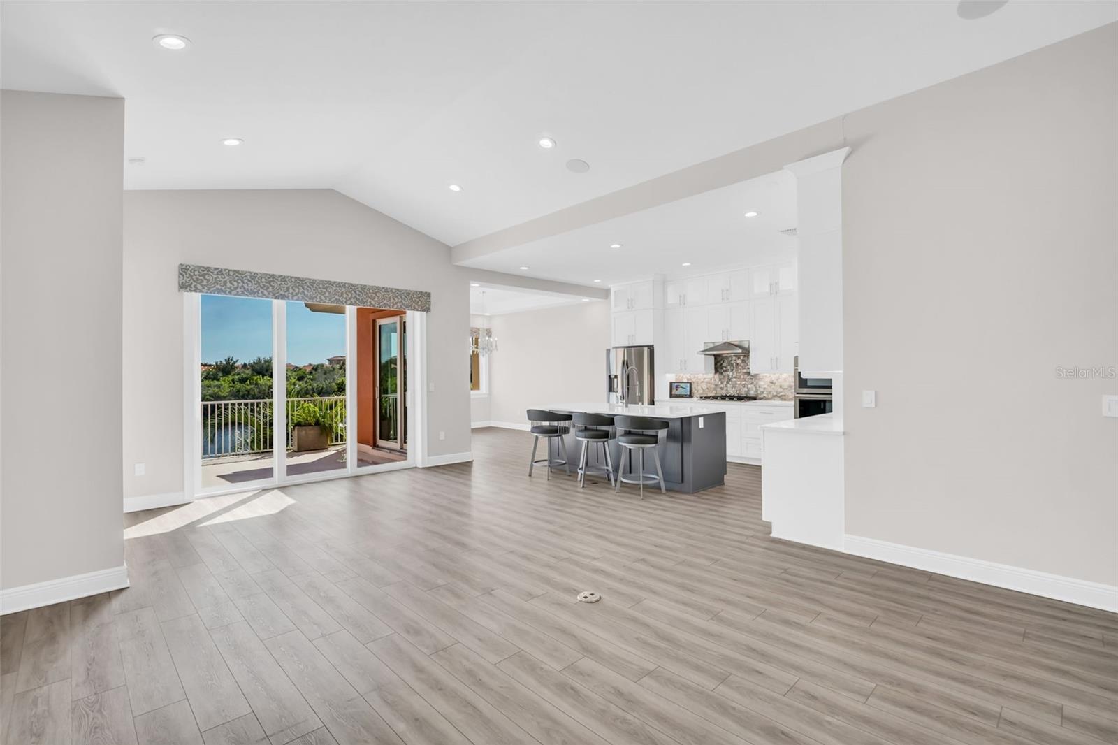 Listing photo id 13 for 11 Franklin Court S C