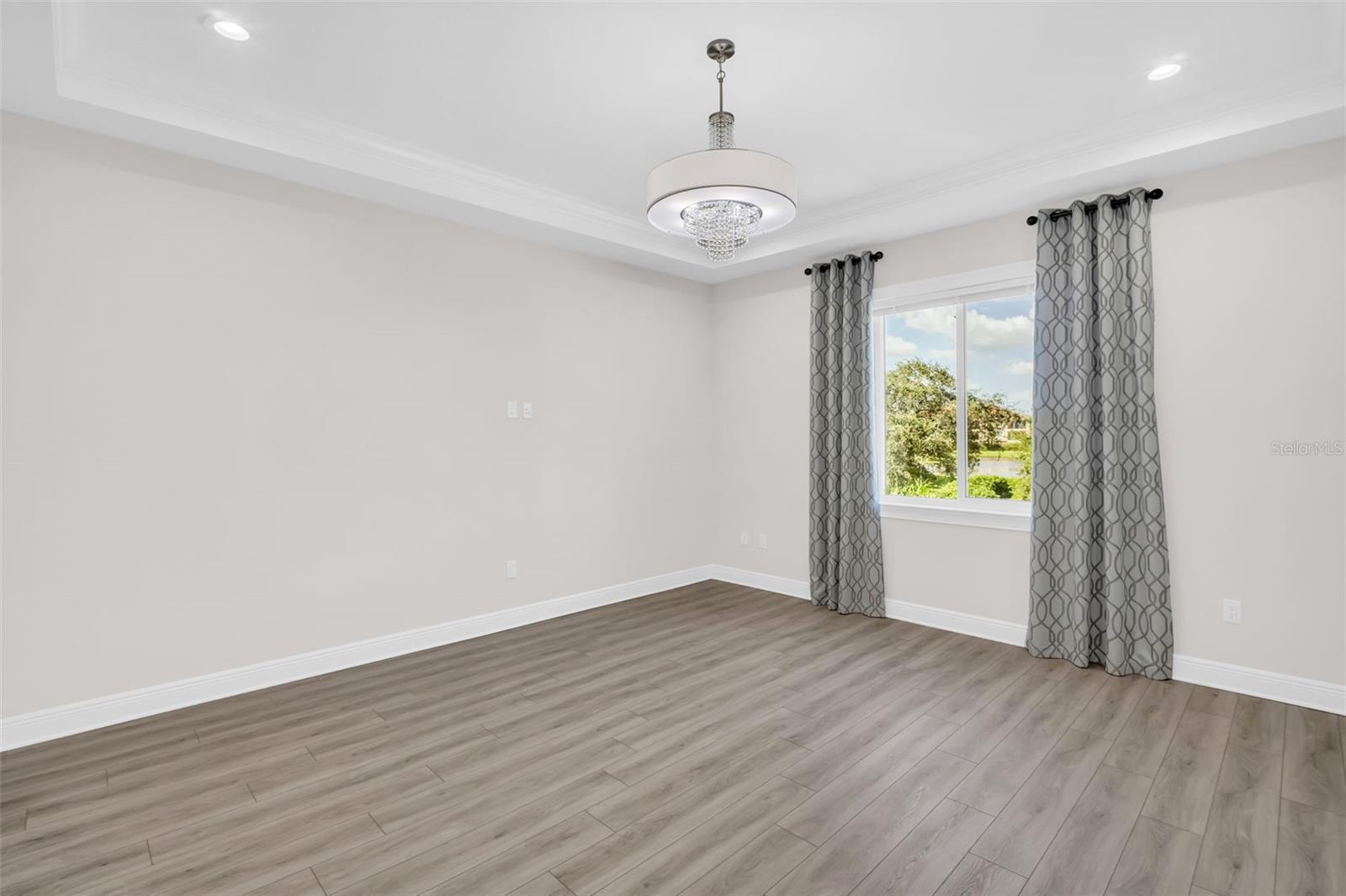 Listing photo id 15 for 11 Franklin Court S C