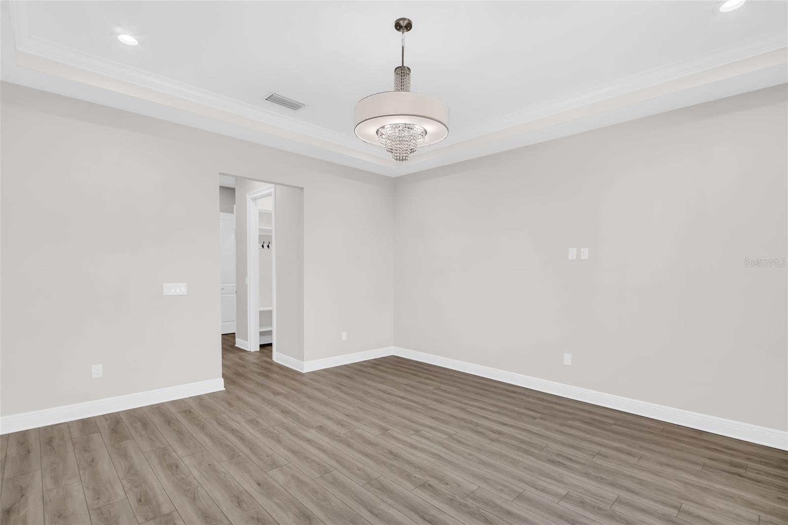 Listing photo id 16 for 11 Franklin Court S C