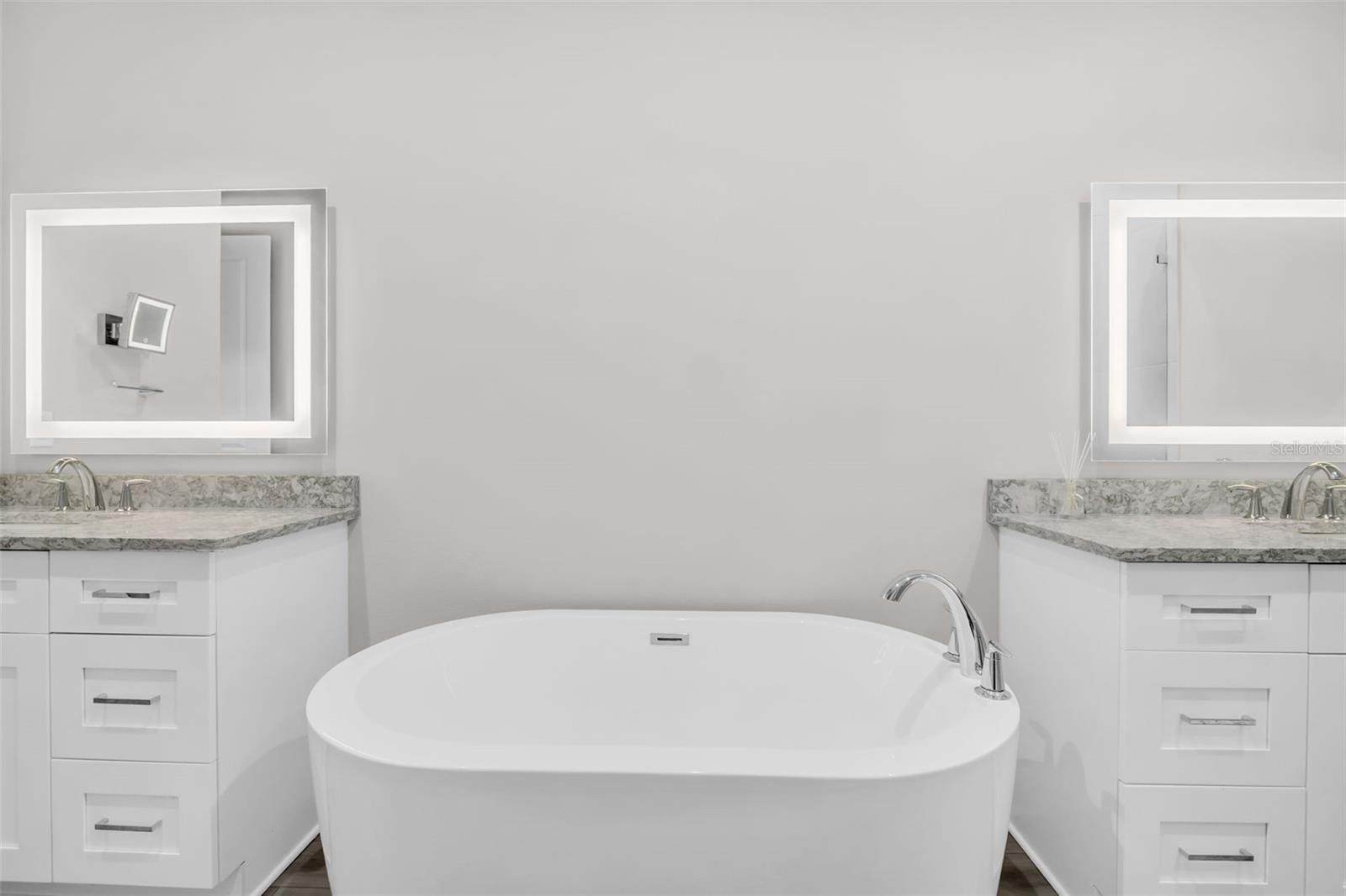 Listing photo id 21 for 11 Franklin Court S C