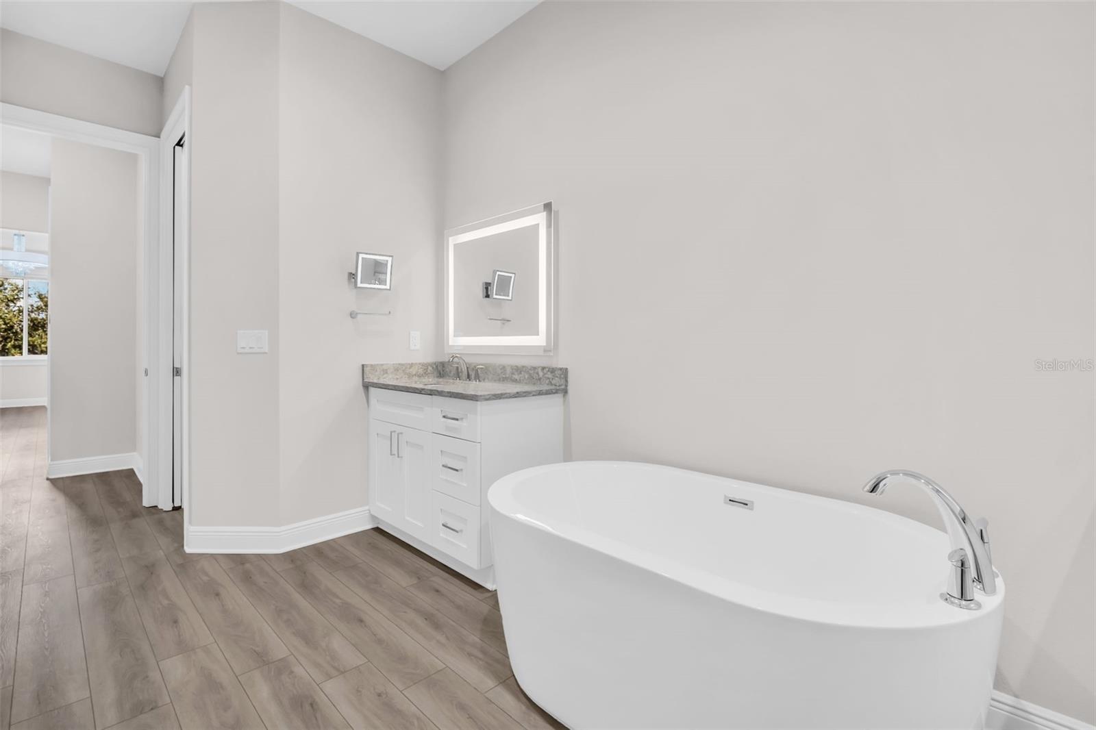 Listing photo id 22 for 11 Franklin Court S C