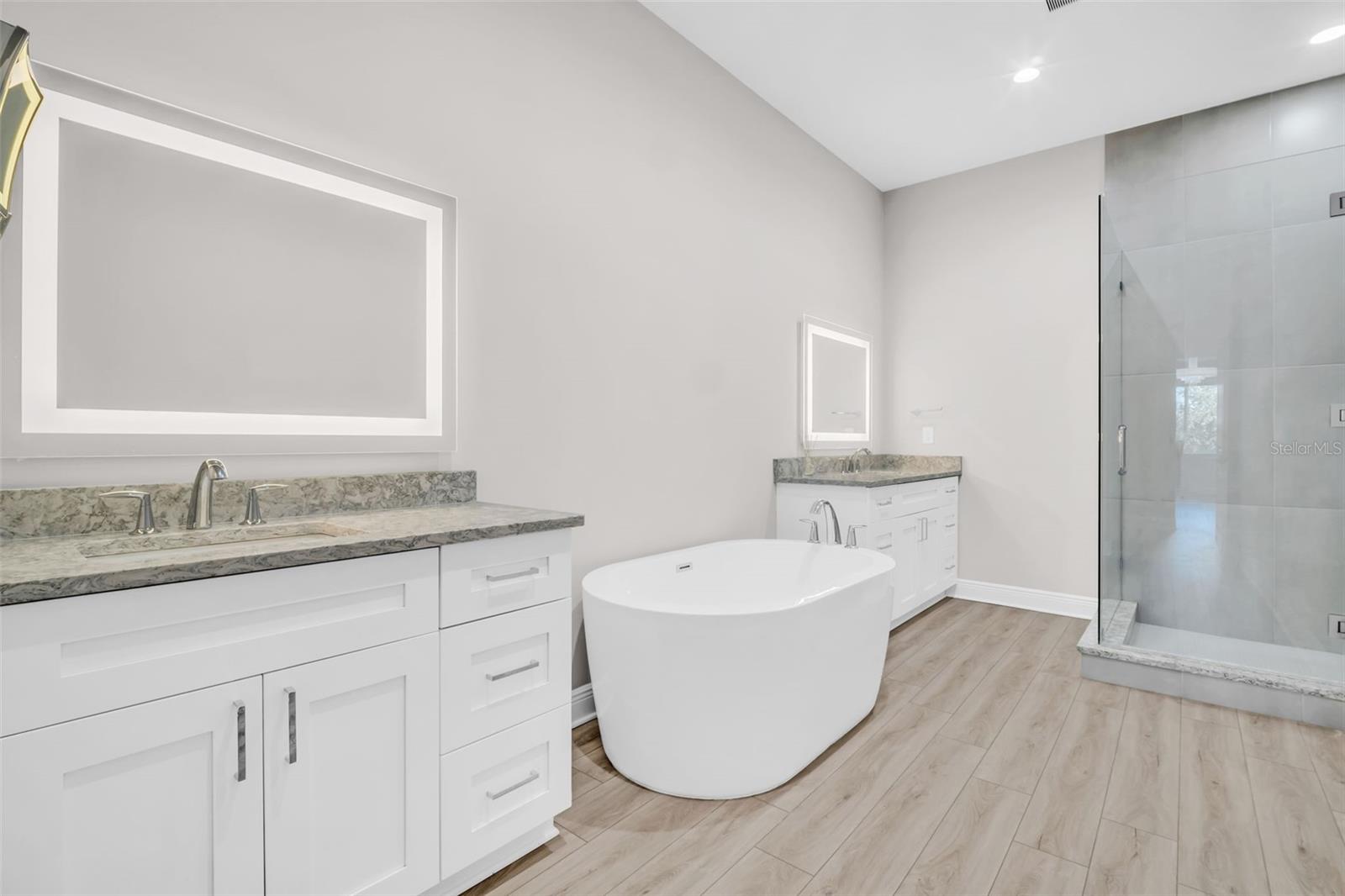 Listing photo id 23 for 11 Franklin Court S C