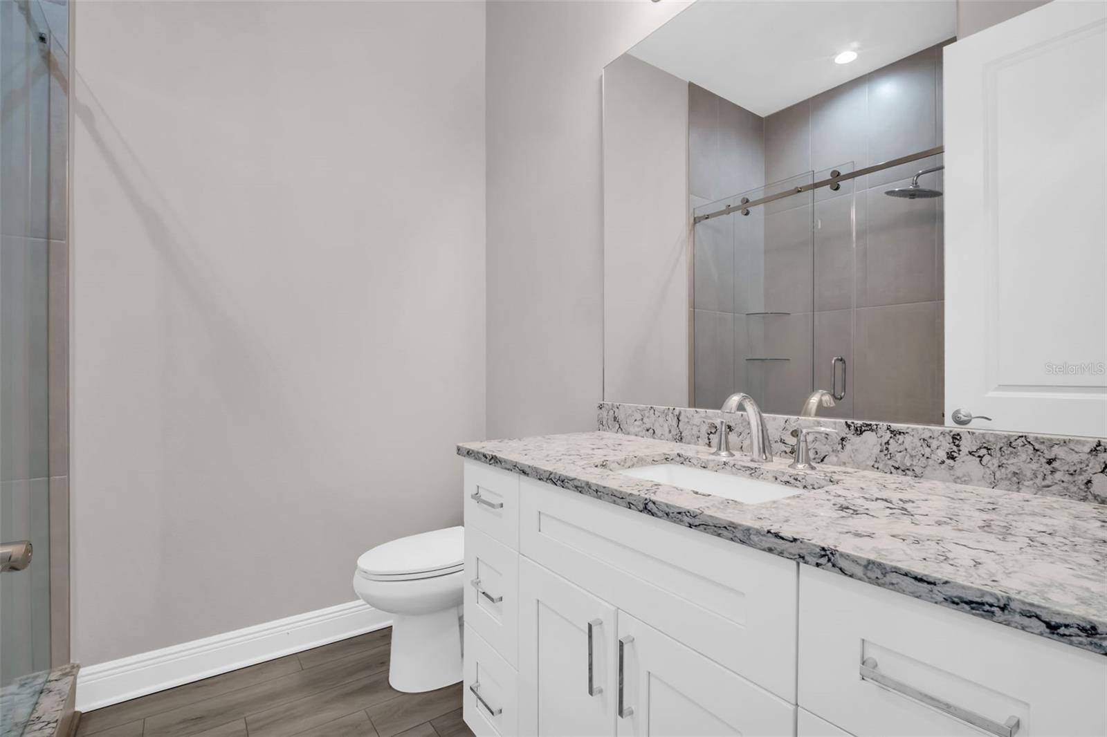 Listing photo id 34 for 11 Franklin Court S C