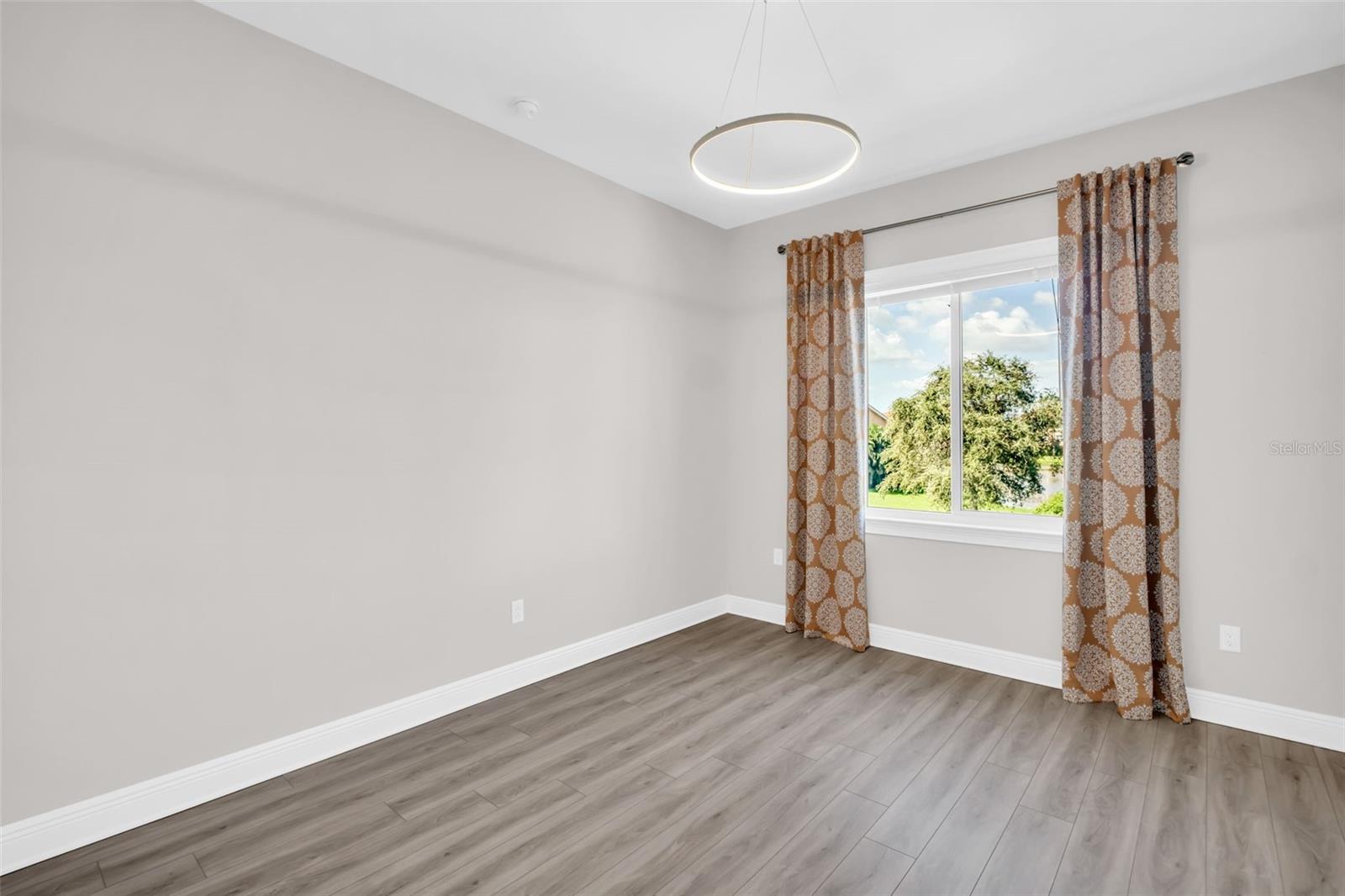 Listing photo id 36 for 11 Franklin Court S C