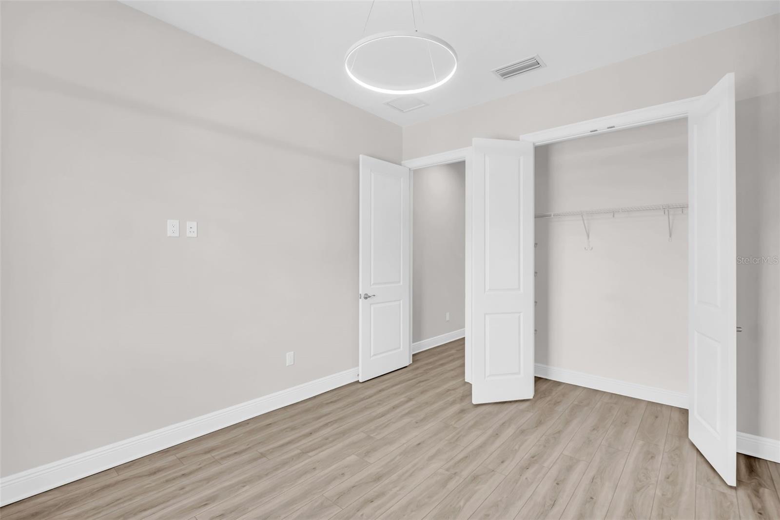 Listing photo id 37 for 11 Franklin Court S C