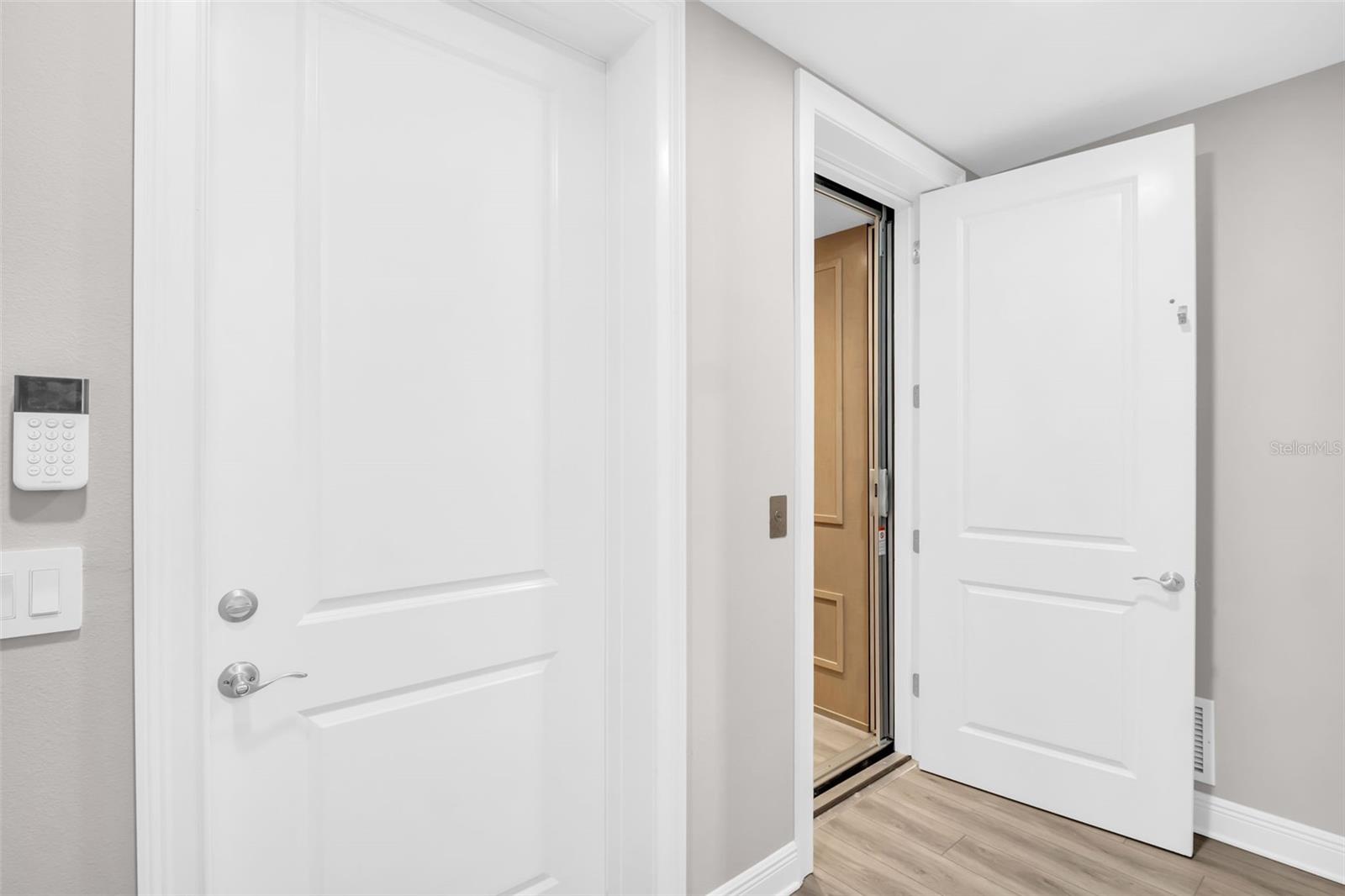 Listing photo id 39 for 11 Franklin Court S C